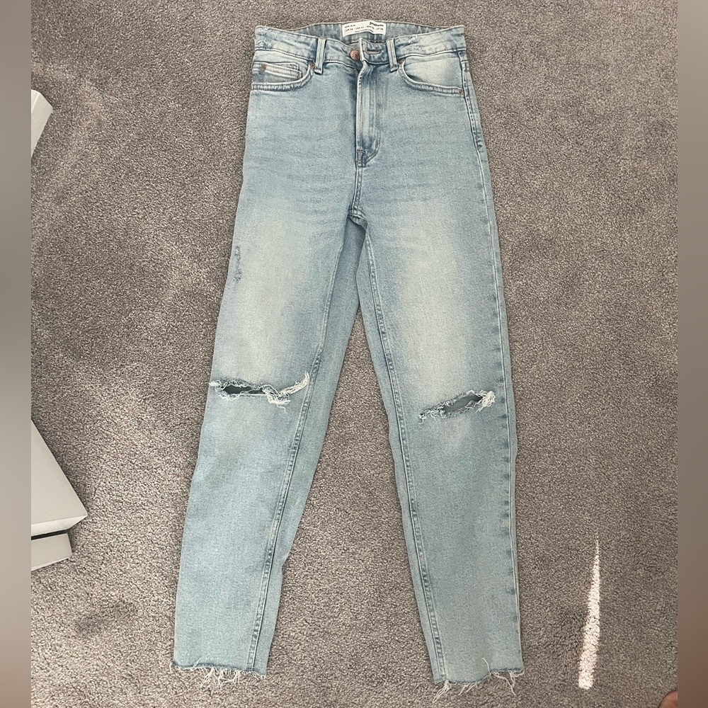 Stradivarius slim mom jean with stretch Size 4 worn once